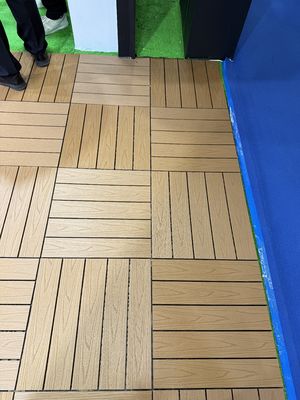 أرضيات WPC من السلسلة الفاخرة 500x500: البراعة في الصنع تحدد التميز