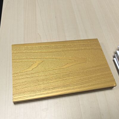 ألواح WPC معدنية مع سطح ذهبي لامع من الزنجار الفاخر