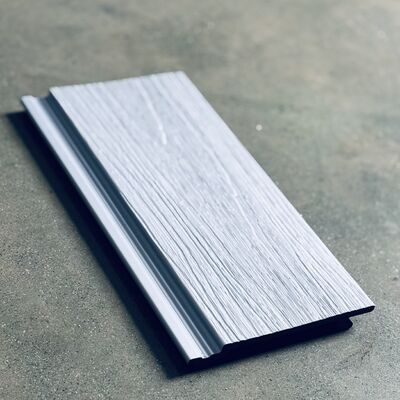 لوحة WPC معدنية باللون الأزرق والفضي: اندماج إيقاع المحيط والتكنولوجيا الحديثة