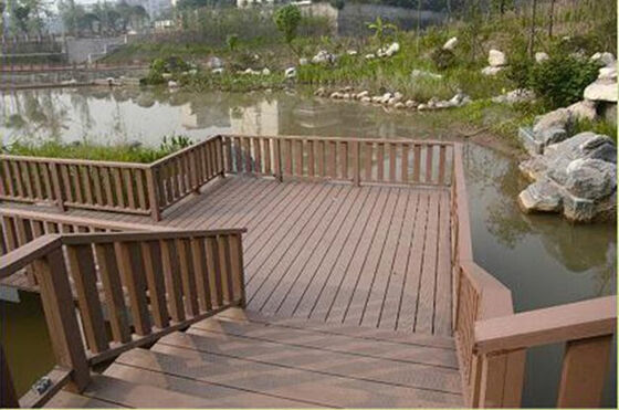 لوحة سياج WPC مقاومة للعوامل الجوية منخفضة الصيانة للساحة التجارية