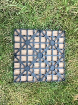 DIY WPC بلاط سطح السفينة 30 * 30 سم الأرضيات الخشبية الطبيعية في الهواء الطلق للفناء المنزلي