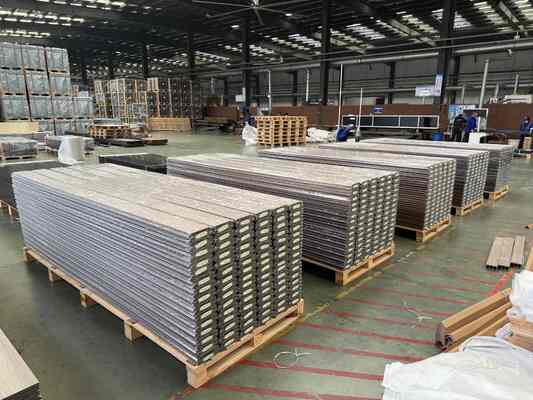مقاومة للأشعة فوق البنفسجية في الهواء الطلق الديكور المنزلي الحديث الخارجي WPC Coextrusion الكسوة لوحة الحائط