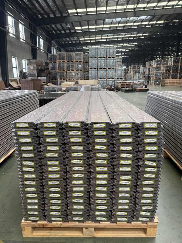 مقاومة للأشعة فوق البنفسجية في الهواء الطلق الديكور المنزلي الحديث الخارجي WPC Coextrusion الكسوة لوحة الحائط